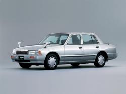 Nissan Crew 1993 Modell